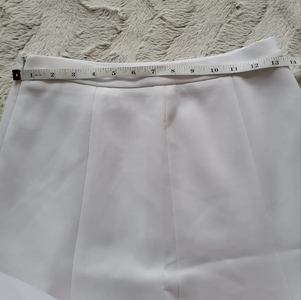 ✨️CL Isacc Mizrahi White Flare Fitted Skirt Thick Material‎ Size S